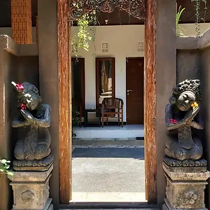 https://genta-house.hotelsseminyak.net